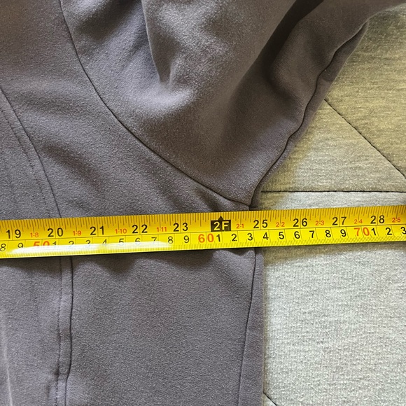 Athleta Charcoal Hoodie size 1x with zip front pockets - Picture 6 of 6